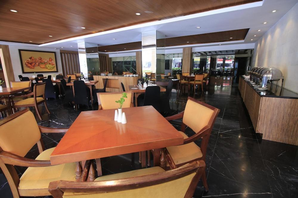Hotel Mutiara Malioboro Yogyakarta Exterior foto