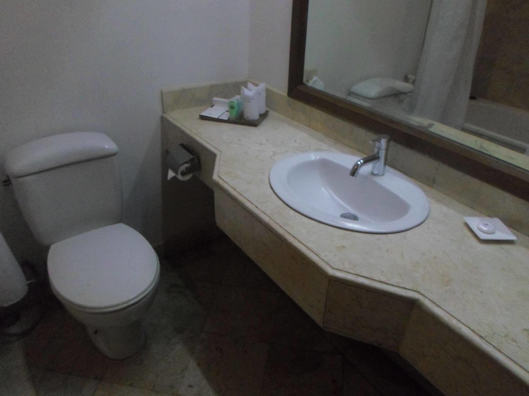 Hotel Mutiara Malioboro Yogyakarta Exterior foto