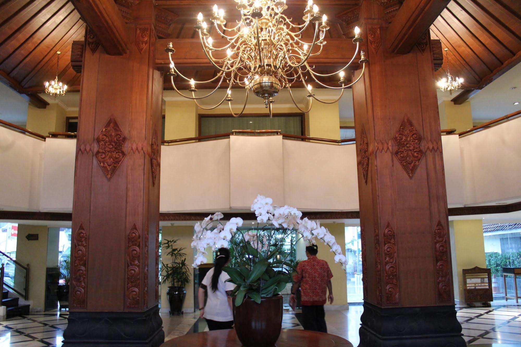 Hotel Mutiara Malioboro Yogyakarta Exterior foto